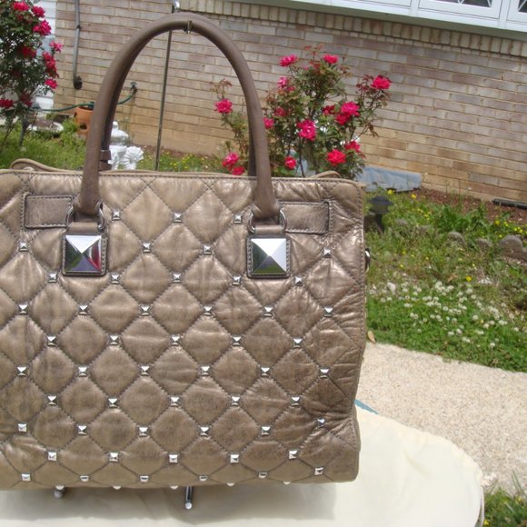 MICHAEL Kors Hamilton Studded Quilted Metallic Distressed Leather Gold/Silver - Picture 3 of 12